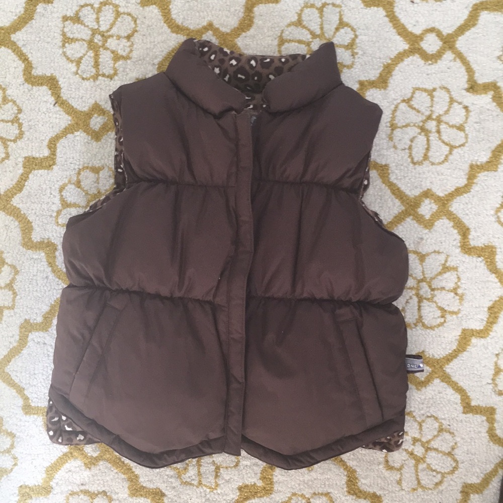 One Kid girls size 6 brown/multi puffer vest.